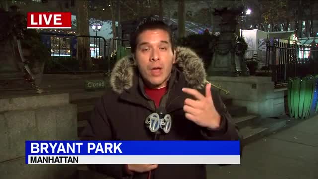 Thieves target holiday season visitors in Bryant Park in Midtown Manhattan, NYC_2