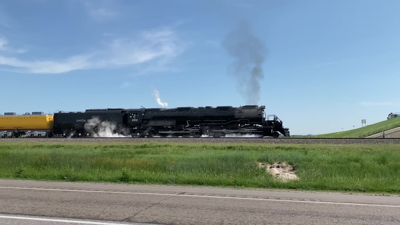 08JUN23 Union Pacific Big Boy #4014 Steam Train Highball Gering, Nebraska