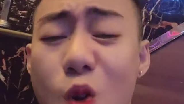 miệng anh bị sao hả a.mp4