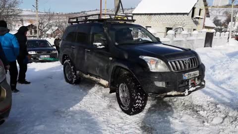 Toyota Prado pulling cars from snow - part2