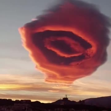 Nuvem com formato estranho