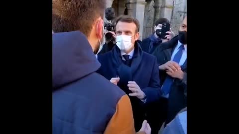 Un citoyen parle à Macron au sujet de l'hôpital (Covid19 France)