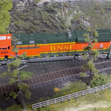 BNSF 7685 Cole Train Pulling out of Hampton