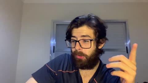 Notícia tenta equiparar “humor” do fascismo com humor da direita moderna