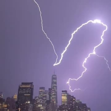 Crazy Footage Of Lightning Striking One World Trade Center