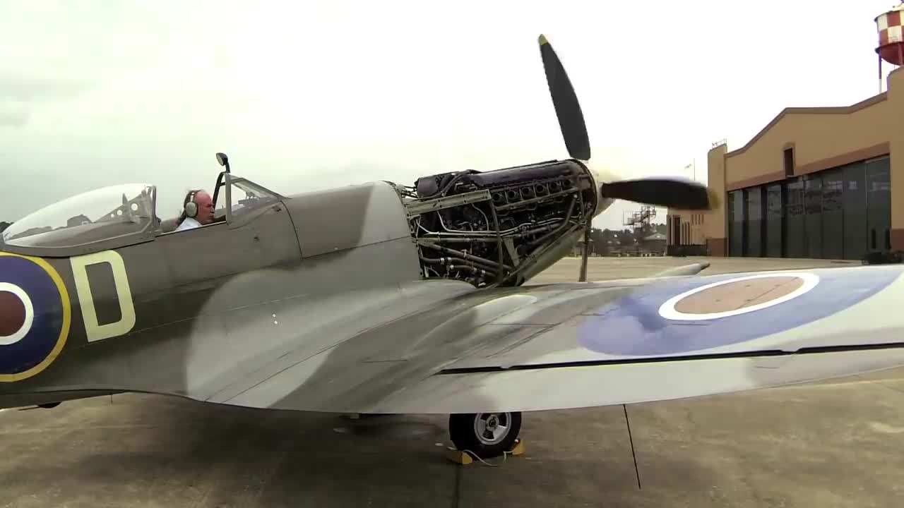 Spitfire MK XVI - First Engine Run in 17 Years!