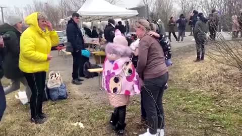 Mother reunites with children at Ukraine border