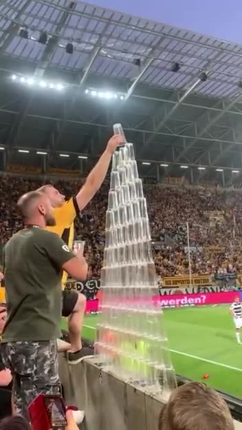 Can you build a pyramid with Cup?