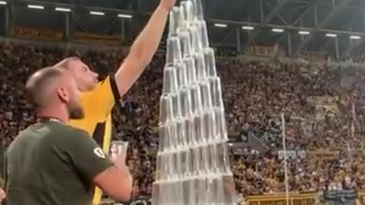 Can you build a pyramid with Cup?