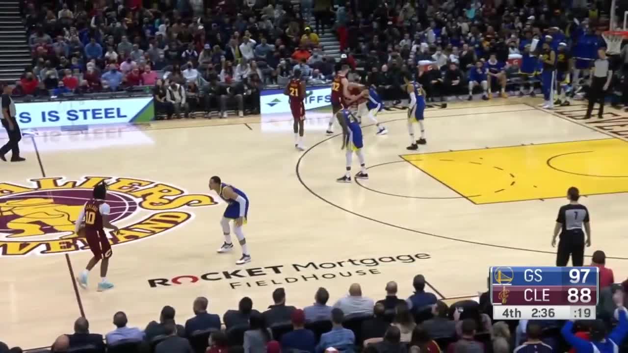 Stephen Curry Can't Contain Himself After Hitting Double Step-Back Three !