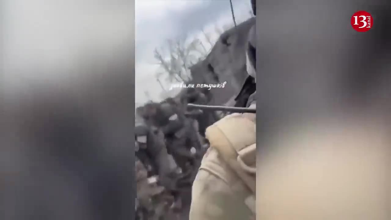 Ukrainian fighters capture a group of Russians in this condition