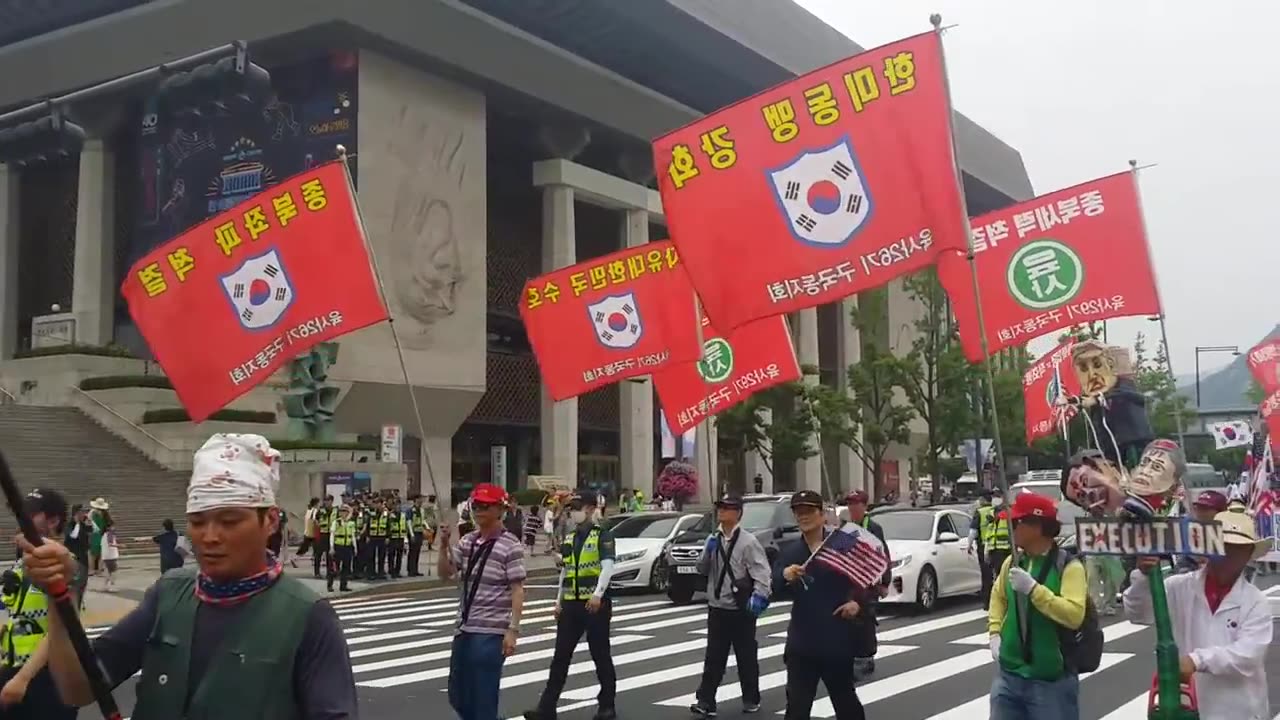 20180610_V3_S06(XlSqLkvtcaE)동화면세점, 광화문광장으로의 행진( 야 ! 팩트)