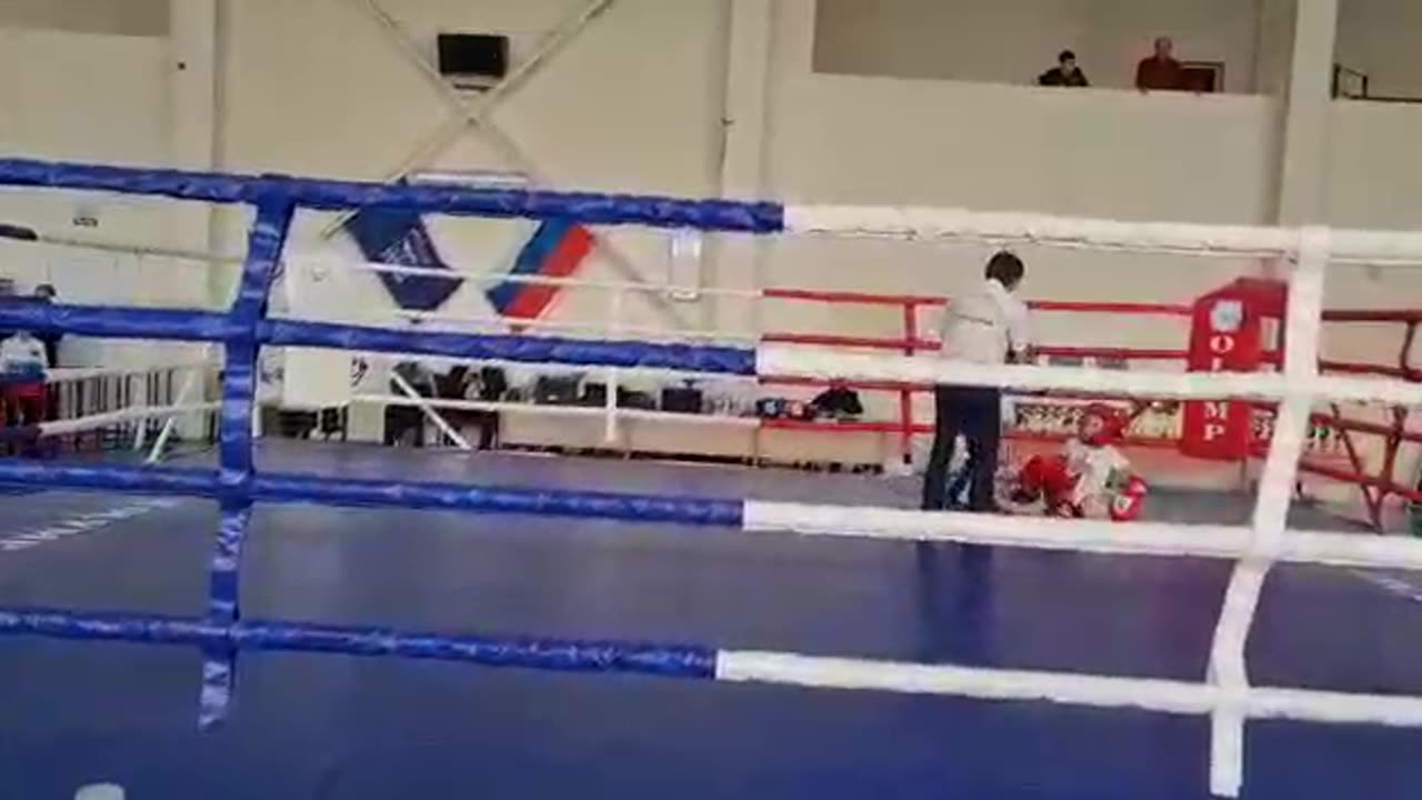 Sis at the fights😀😊