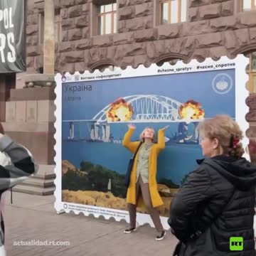 L'Ucraina "celebra" l'attacco terroristico dell'esplosione sul ponte di Crimea con nuovi francobolli.Il servizio postale ucraino ha emesso dei nuovi francobolli per "celebrare" l'attacco terroristico.