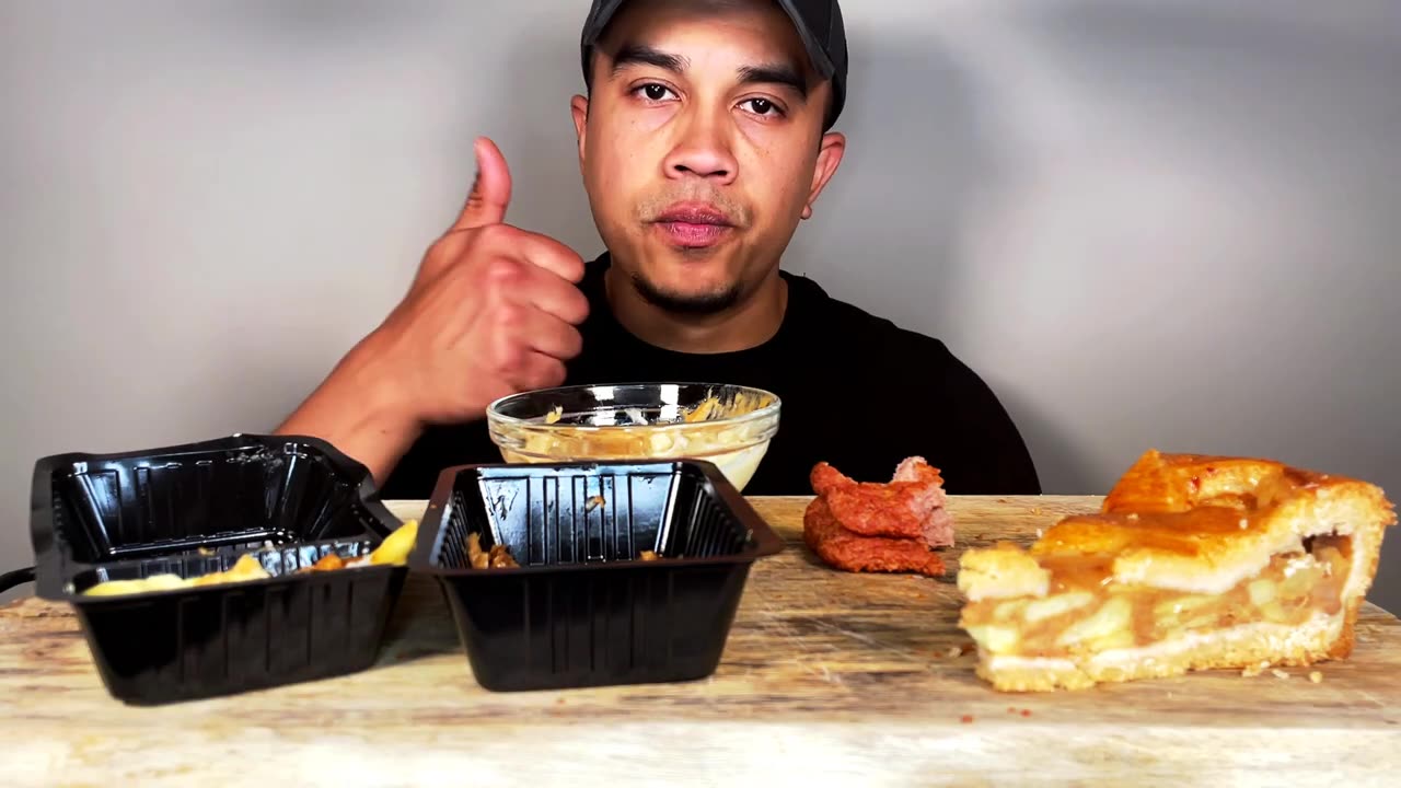 ASMR EATING DUTCH FRIED FOOD BERENHAP PINDA, KAASSOUFFLE, MEXICANO, APPELTAART MUKBANG No Talking