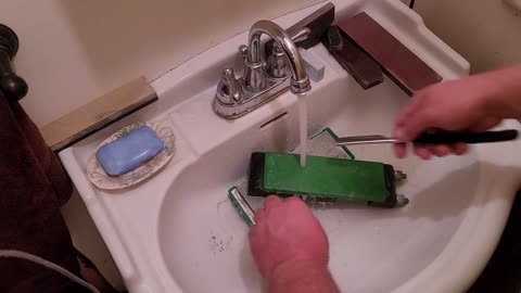 How to sharpen a straight razor