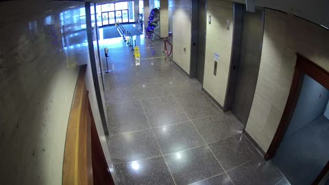 8003FCOB01ElevatorLobby_2021-01-06_11h20min00s887ms.mp4