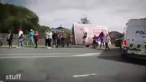 Dictatorial Jacinda from NZ - is not Liked by Kiwis