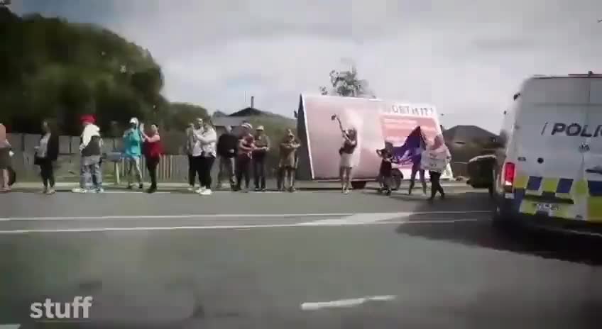 Dictatorial Jacinda from NZ - is not Liked by Kiwis
