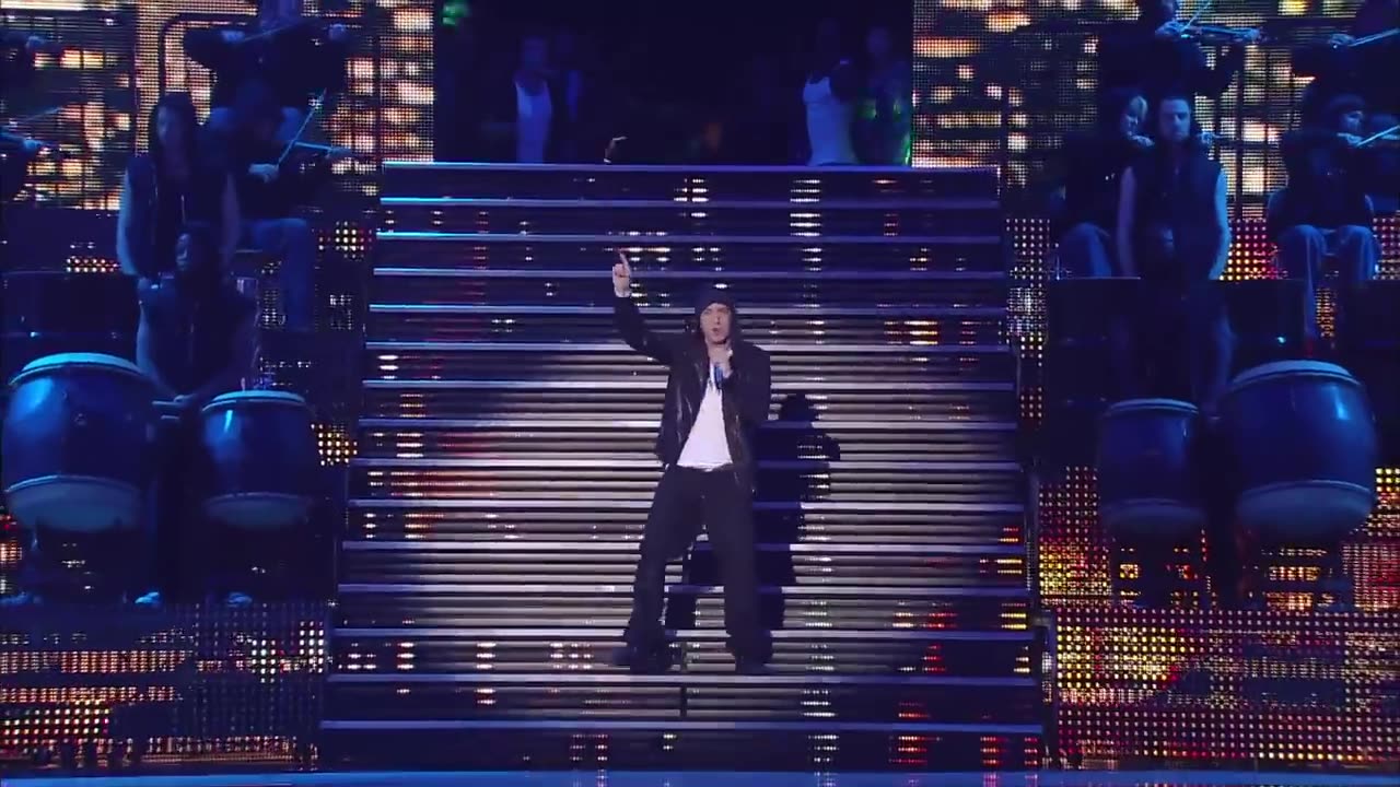 Eminem & Rihanna Perform “Love the Way You Lie - Not Afraid” at 2010 VMAs - MTV