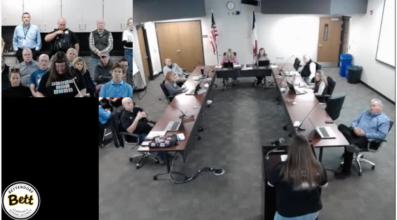 Bettendorf Parent speaks at board meeting