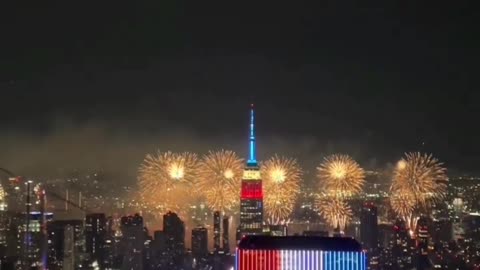 Fireworks in Manhattan 🎆 Thanks to the video credit 😊