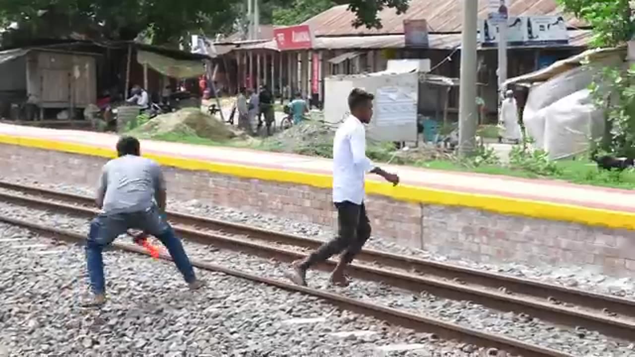 Viral,train,horn prank