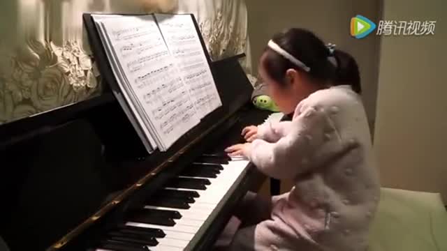 3 year old Little Girl Surprised Music Ability