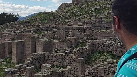 Explorando las Ruinas de Pergamo