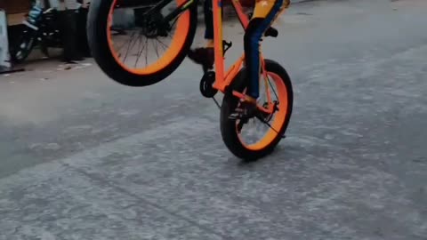 Far cycle stunt video