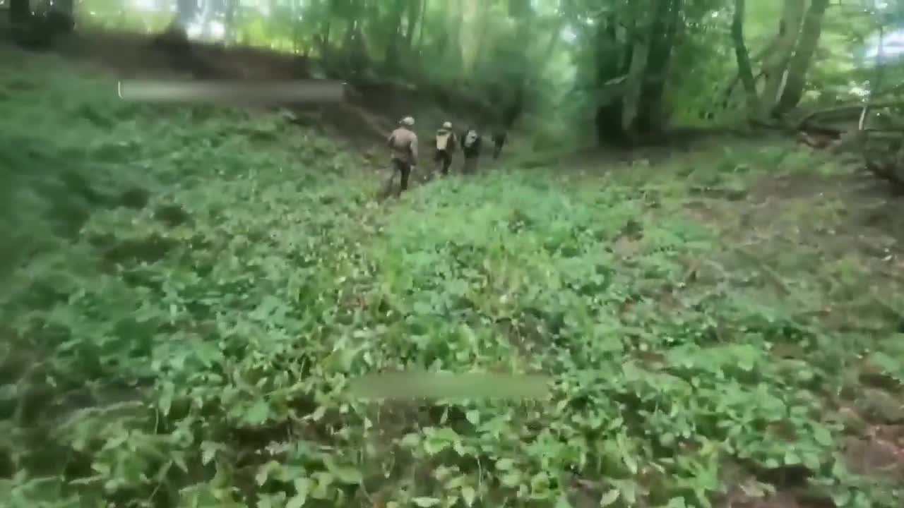 Ukrainian troops suppressing Russian positions with rpg and machine gun #ukrainecombatfootage #war