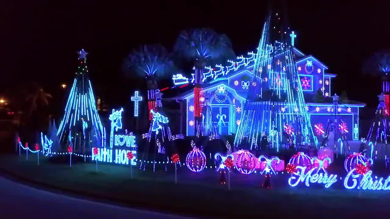 The Castle Family 's High-Tech Holiday Lights - The Great Christmas Light Fight