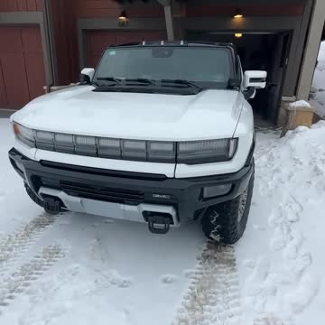 Man finds out it will take 5 days for his Hummer EV to fully charge on slow charging