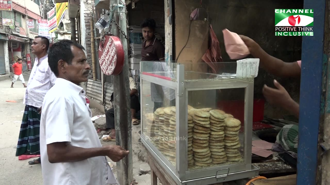 জৌলুস হারাচ্ছে পুরান ঢাকার ঐতিহ্যবাহী বাকরখানি | কিভাবে চলছে বাকরখানি বিক্রেতাদের জীবন? | Bakorkhani