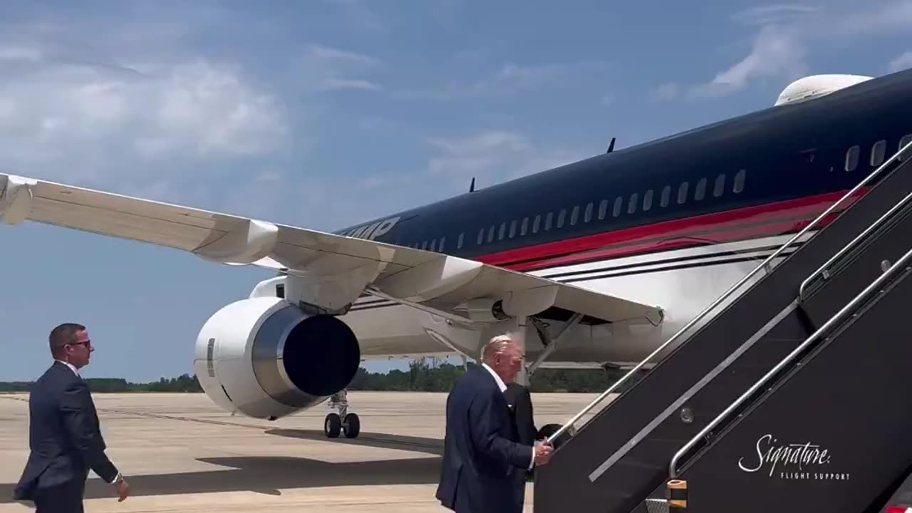 President Donald Trump departs for a rally in Chesapeake, VA 🇺🇸