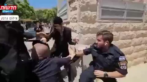 Clashes between Jews and Israel police