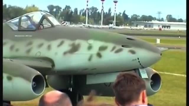 Messerschmitt Me 262 "Schwalbe" - First Flight Over Berlin after 61 Years, Historical Footage!