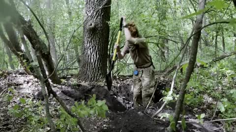 Filmmaker fights in Ukraine with memories of assault