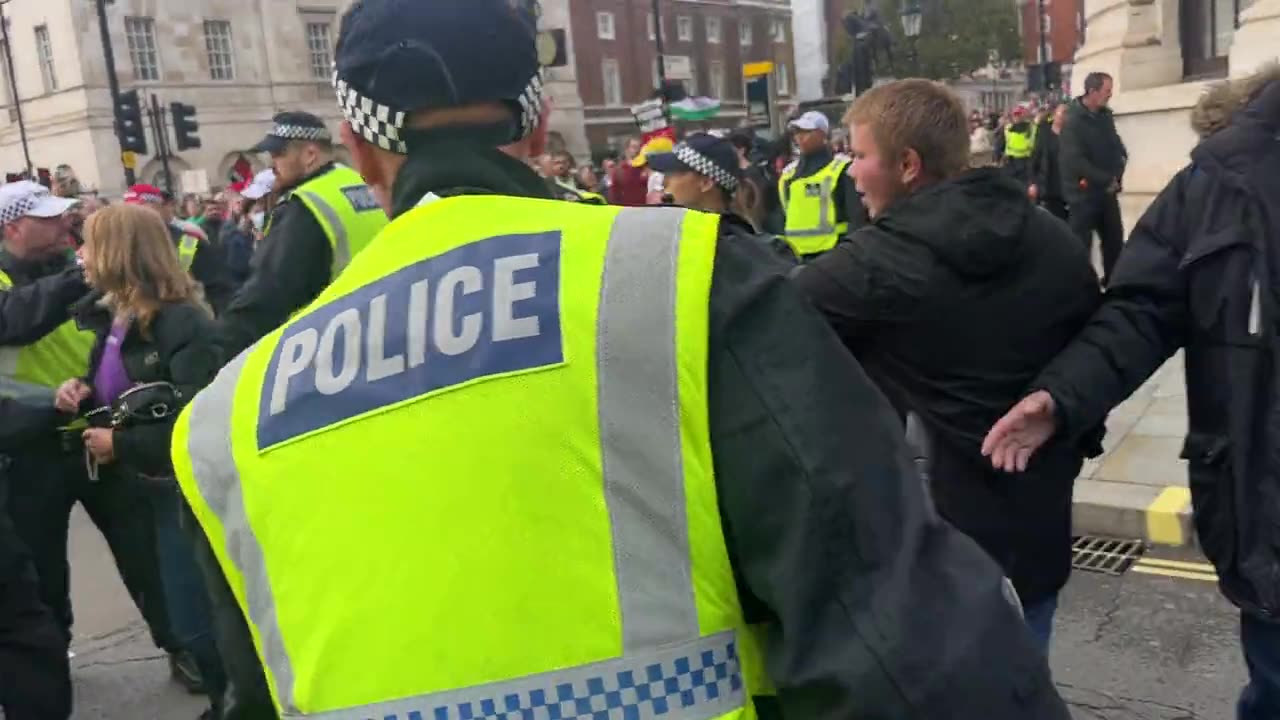 London Palestine protest turns aggressive....