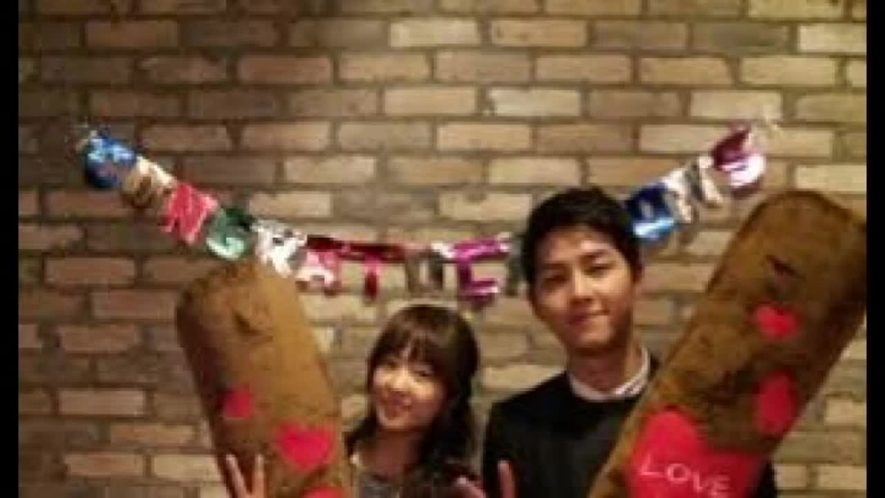 Song Joong Ki and Park Bo Young greet fans on Pepero Day