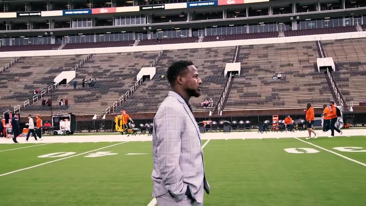 Follow Cadillac Williams on the field for the first time as head interim coach for Auburn