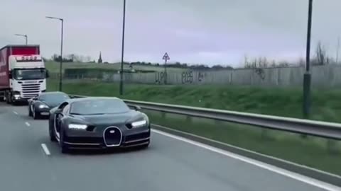 Bugatti Chiron loves