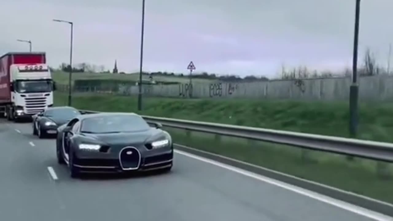 Bugatti Chiron loves