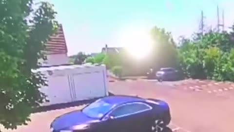 Who can explain the incredible scene of monitoring the car?