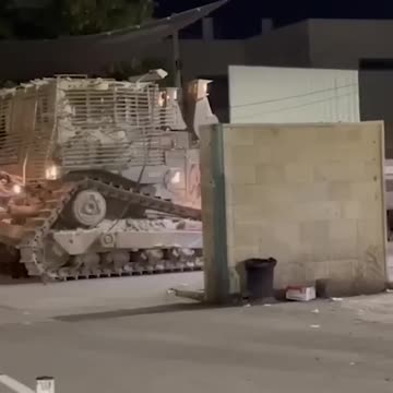 ISRAELI ARMOURED VEHICLE IN JENIN