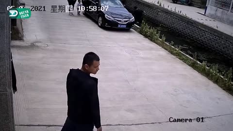 Funny moment caught on CCTV, real fails caught on survirance camerer #1