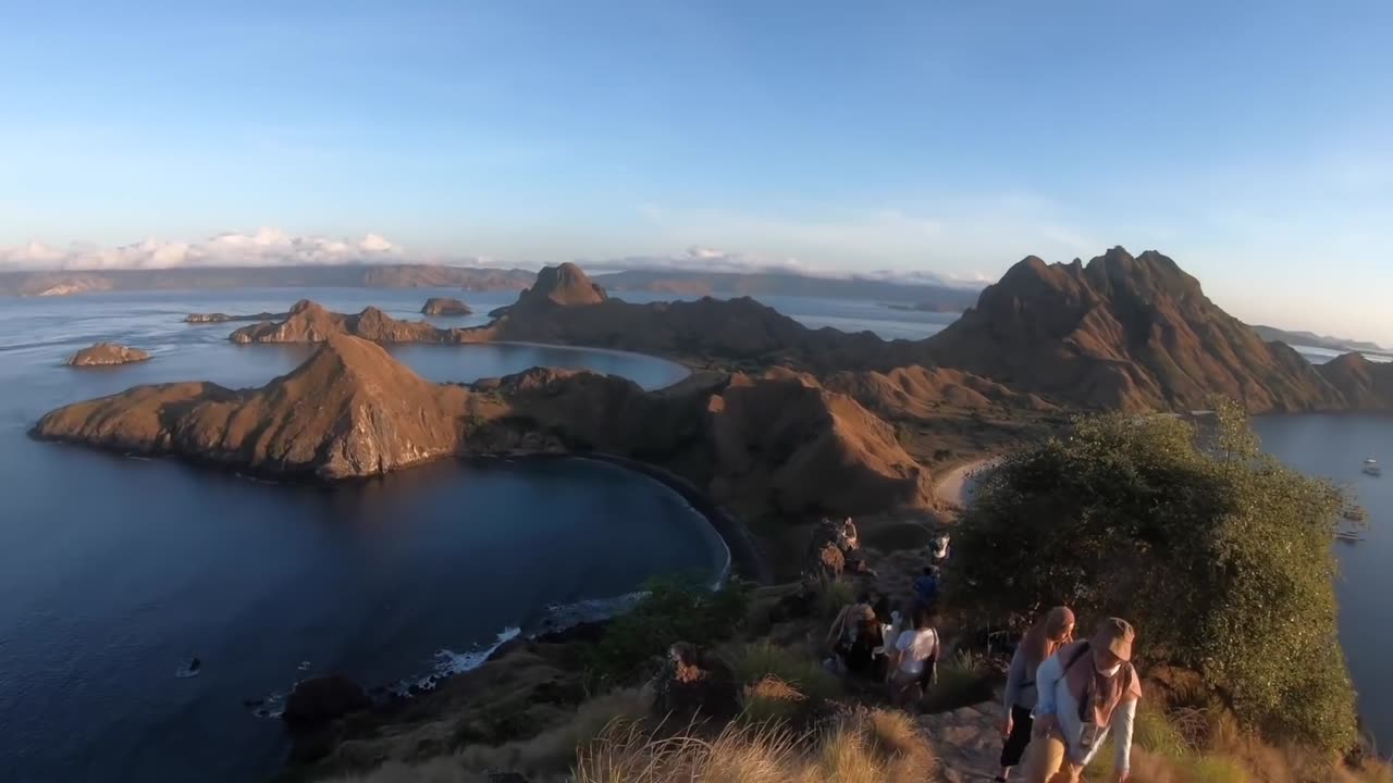 INCREDIBLE PADAR ISLAND and PINK BEACH // Flores Indonesia