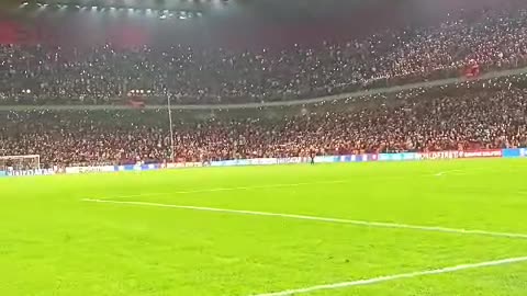 shkurte fejza, kenga "mora fjale" elektrizon stadiumin "Arena Kombetare", 12 tetor, ndaj cekise
