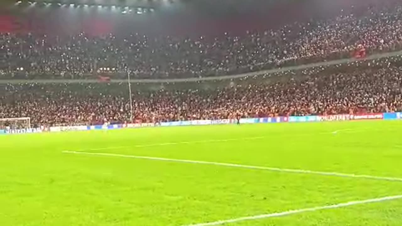 shkurte fejza, kenga "mora fjale" elektrizon stadiumin "Arena Kombetare", 12 tetor, ndaj cekise
