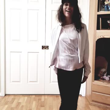 E's waacking dance skills practice